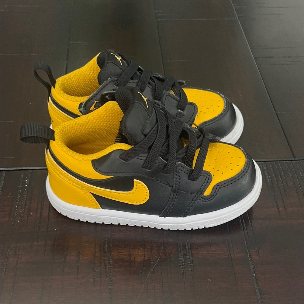Jordan Kids Black and Yellow Sneakers
